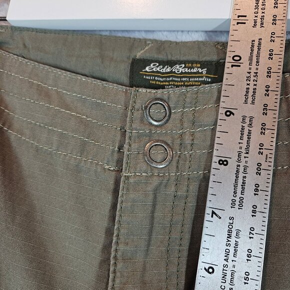 Eddie Bauer Womens 16w Olive Cargo Shorts Cotton Ripstop Durable hiking gorpcore - Picture 5 of 14